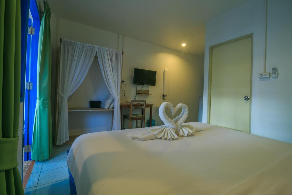 Frog House Bed & Breakfast (Adults Only) Patong Zewnętrze zdjęcie
